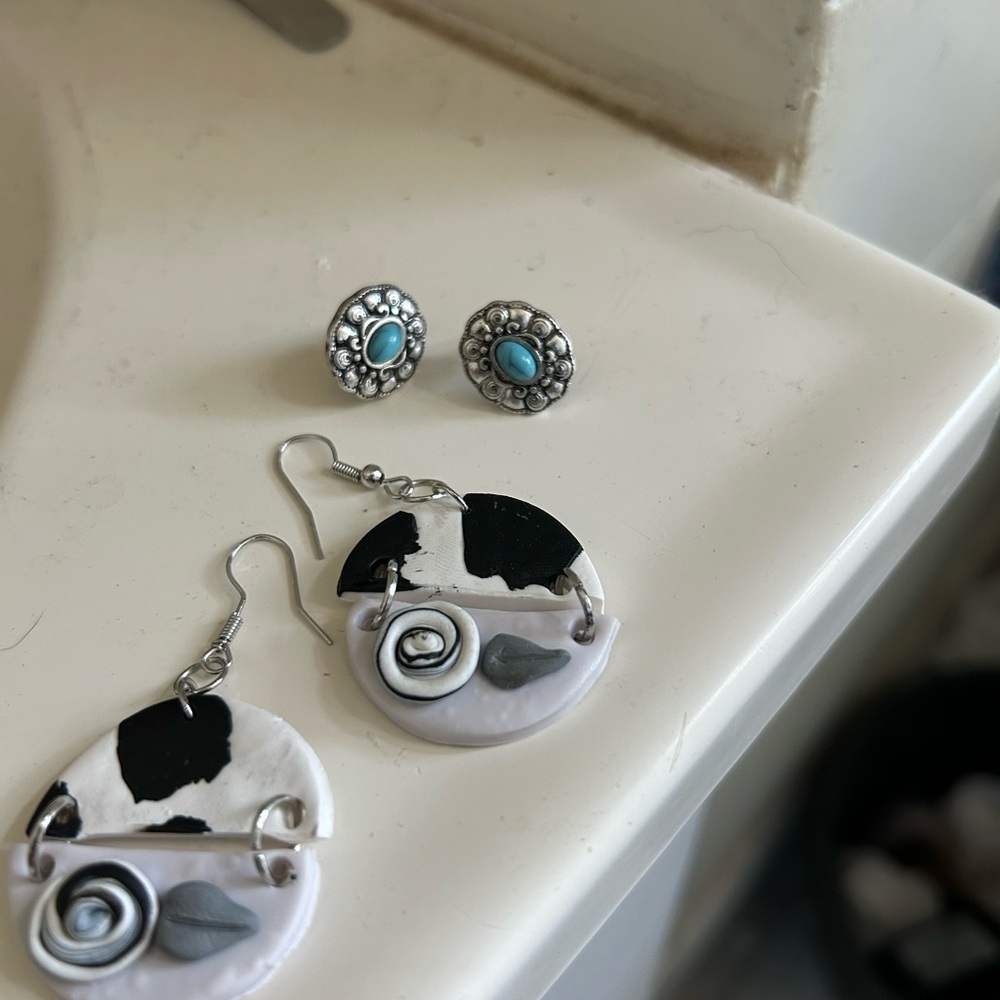 Handmade Black & White Round Dangle Earrings with Gray Accents and necklace